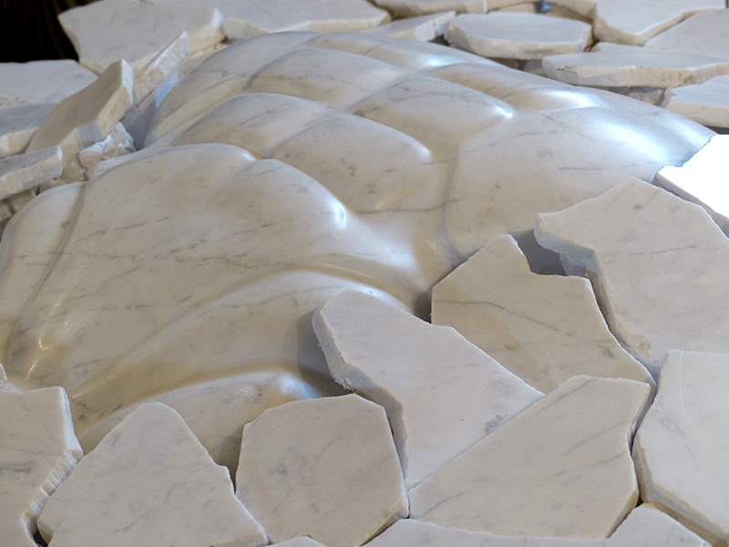 Sculpture en marbre appelée En Terres Andalouses de IZA - Isabelle Ardevol - Sculpteur contemporain basé à Lausanne. Plus d'info sur www.sculpteur.eu