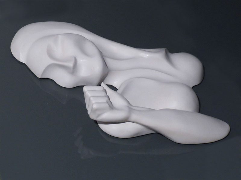 IZA - Isabelle Ardevol, sculpture appelee Amy en hommage a Amy Winehouse, resine acrylique, fait partie de la serie Emergences. 2012