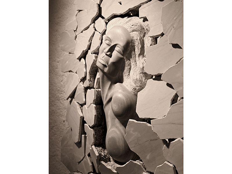 IZA, Isabelle Ardevol, femme artiste contemporain, sculpteure, sculptrice, art, Juste une larme, sculpture en marbre gris bardiglio, serie En-Terres chaotiques - 2021