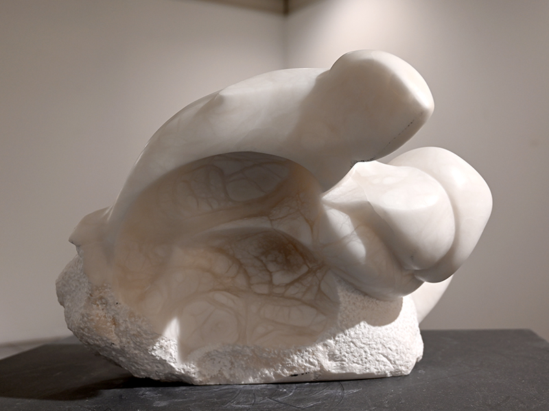 IZA, Isabelle Ardevol, femme artiste contemporain, sculpteure, sculptrice, art, Coeur à Corps Sculpture en albatre, 2021