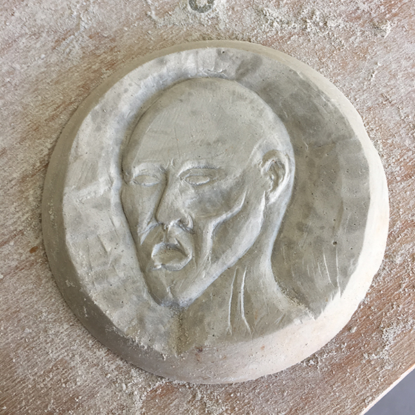 IZA - Isabelle Ardevol donne des cours de modelage en argile et de sculpture dans son atelier