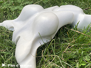 IZA - Isabelle Ardevol, Variation sur Envol, Sculpture en marbbre blanc de turquie, 2018