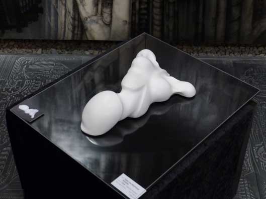 IZA - Isabelle Ardevol exposition sculpture au Musée HR Giger a Gruyeres 2013.