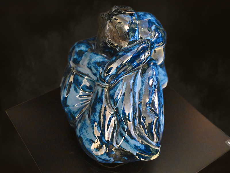 IZA, Isabelle Ardevol - Etats d'Ame, sculpture en porcelaine noire - vue de face - 2024