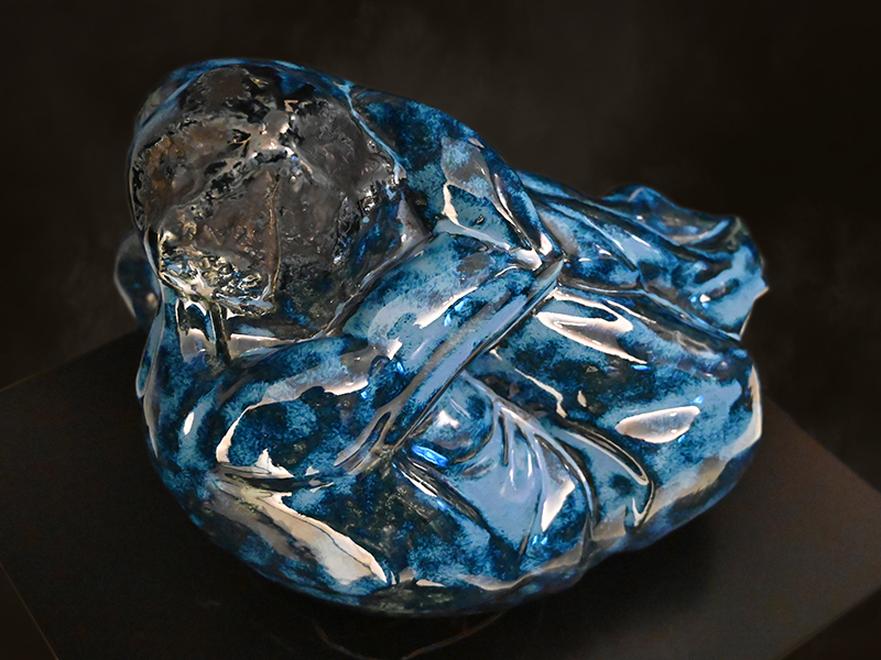 IZA, Isabelle Ardevol - Etats d'Ame, sculpture en porcelaine noire - vue de face - 2024