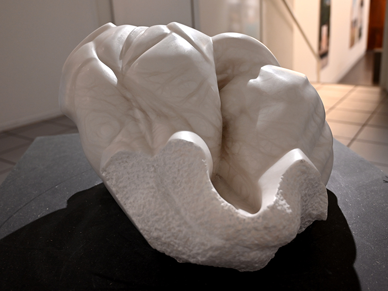IZA, Isabelle Ardevol, femme artiste contemporain, sculpteure, sculptrice, art, Coeur à Corps Sculpture en albatre, 2021